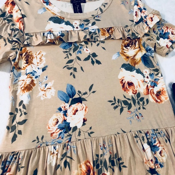 🔵 1 Large Left!! 🔵 Tan floral peplum top - Picture 4 of 8